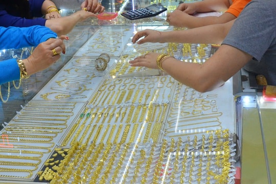 Giá vàng chiều nay 12/6/2025: Giá vàng trong nước hạ nhiệt, vàng thế giới quay đầu giảm