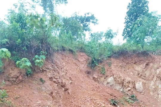 Xuất hiện 3 điểm sạt lở núi tại Đại Sơn do mưa lớn