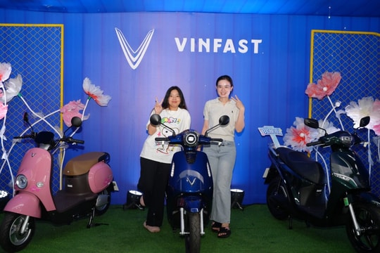 Chạy êm, sạc miễn phí, giá chỉ từ 12 triệu đồng, công nhân “chốt đơn liền tay” xe máy VinFast