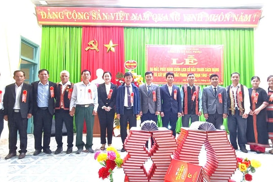 Phát hành tập sách “Lịch sử đấu tranh cách mạng và xây dựng xã Đắc Pring 1945- 2025”