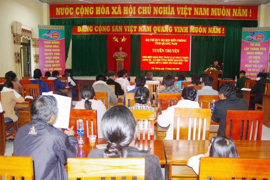 Tuyên truyền pháp luật cho đồng bào vùng biên giới Tây Giang