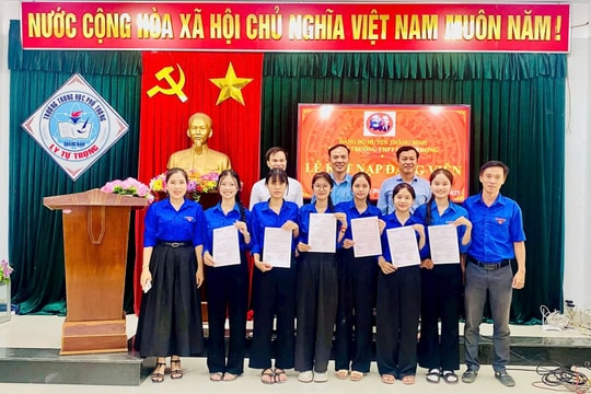 6 tháng đầu năm, Thăng Bình kết nạp 60 đảng viên mới