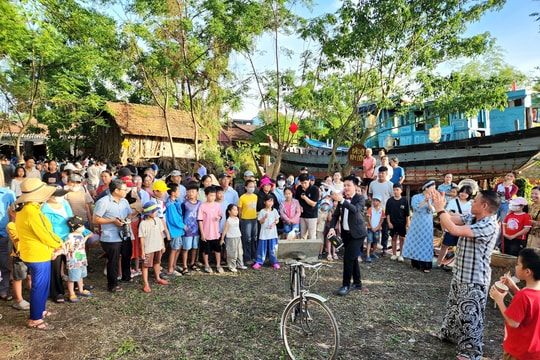 Sắc màu chợ quê Kim Bồng