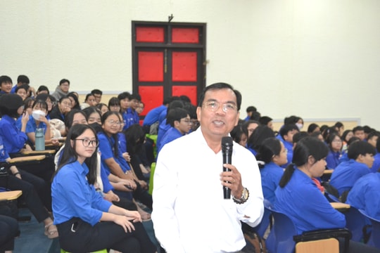 Thương con bằng hành động