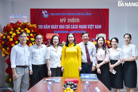 Lãnh đạo thành phố thăm, chúc mừng các cơ quan báo chí
