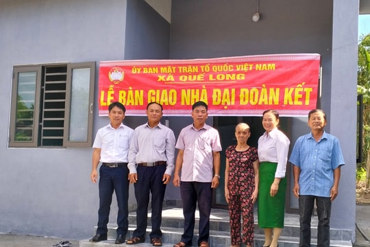Xã Quế Long bàn giao 3 nhà đại đoàn kết cho hộ nghèo