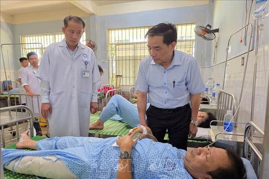 Thăm hỏi, động viên nạn nhân vụ tai nạn giao thông nghiêm trọng tại Quảng Nam