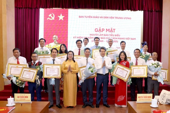 Gặp mặt, vinh danh Người làm báo tiêu biểu toàn quốc nhân kỷ niệm 100 năm Ngày Báo chí cách mạng Việt Nam