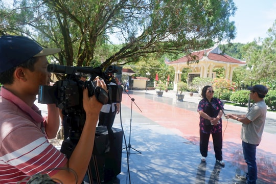 Nhà báo còn dấn thân trong thế giới dễ dàng và tiện nghi?