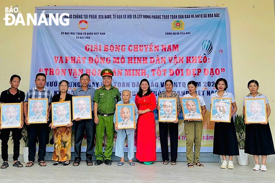 Thờ ảnh Bác Hồ để nhớ lời Bác dạy