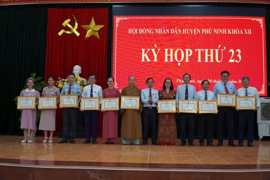 Phú Ninh khen thưởng 5 tập thể, 11 cá nhân có thành tích xuất sắc trong hoạt động dân cử nhiệm kỳ 2021 - 2026