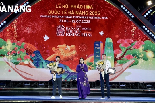 Lắng đọng màn trình diễn của hai 'ông lớn' làng pháo hoa châu Âu