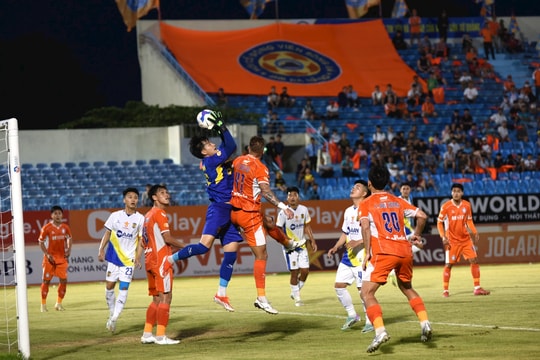 Quảng Nam trụ hạng, SHB Đà Nẵng đi play-off