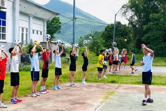 Thủ lĩnh đoàn thị trấn Trung Phước tạo sân chơi thể thao cho thanh thiếu niên