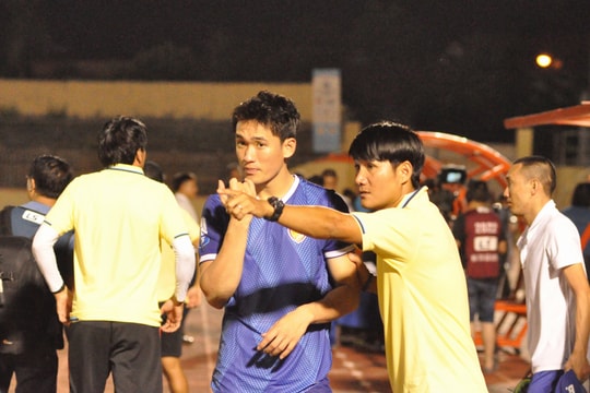 Trận play-off tranh suất dự V-League 2025 - 2026: Tâm điểm Huỳnh Quốc Anh