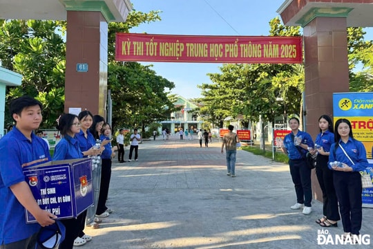 Tiếp sức mùa thi 2025: Hơn 100 tình nguyện viên đồng hành sĩ tử