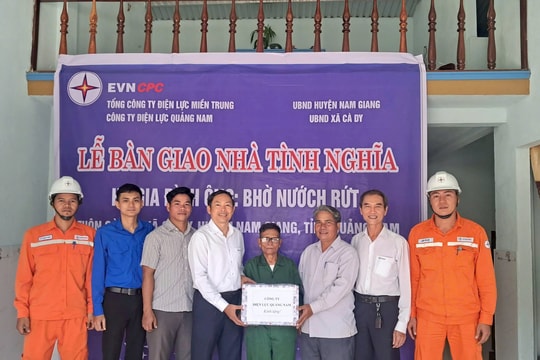 Công ty Điện lực Quảng Nam bàn giao nhà tình nghĩa tại xã Cà Dy