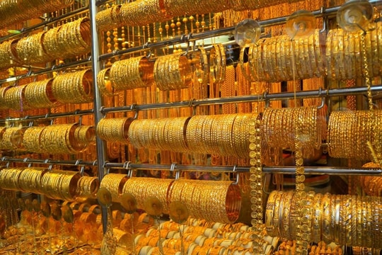 Giá vàng chiều nay 26/6/2025: Vàng 9999, SJC, DOJI vẫn cháy giá, chưa hạ nhiệt, vàng thế giới chăm chỉ leo dốc