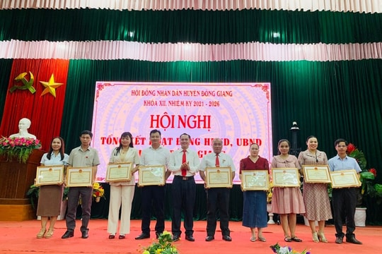 Đông Giang khen thưởng 14 tập thể, cá nhân có thành tích xuất sắc trong hoạt động HĐND