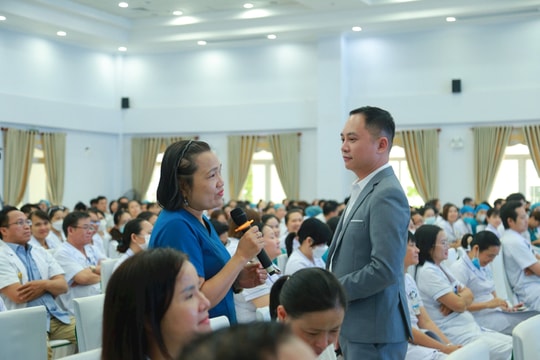 Hơn 400 cán bộ y tế Bệnh viện C Đà Nẵng tham gia chuyên đề “Ứng dụng trí tuệ cảm xúc trong công việc và cuộc sống”