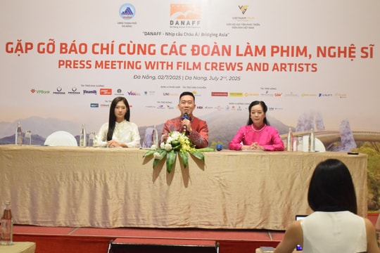 Gặp gỡ báo chí cùng các đoàn làm phim, nghệ sĩ