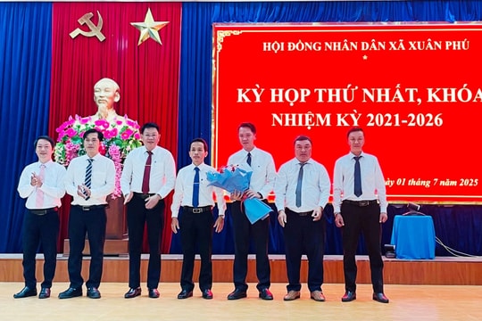 HĐND xã Xuân Phú tổ chức kỳ họp kiện toàn tổ chức bộ máy
