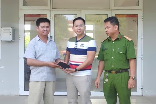 Công dân phường Hương Trà nhặt tài sản đánh rơi, trả lại người mất