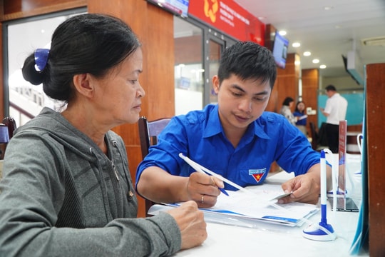 Xây dựng nền hành chính phục vụ, vì dân