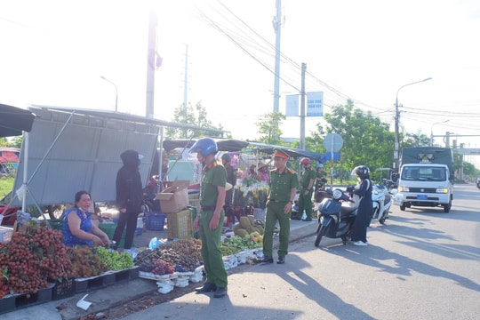 Công an phường Bàn Thạch tuyên truyền bảo đảm trật tự giao thông, đô thị