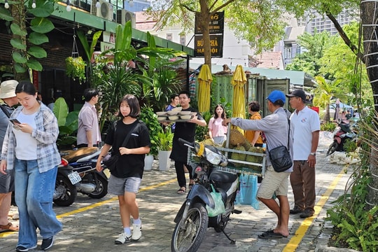 Kiên quyết xử lý bán hàng rong, chèo kéo khách du lịch