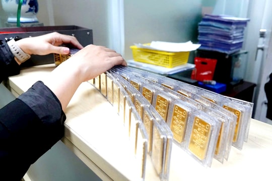 Dự báo giá vàng ngày mai 10/7/2025 sau đợt rơi tự do, nhà đầu tư có nên "ôm mộng vàng son"?