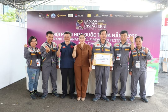 Lãnh đạo thành phố động viên hai đội pháo hoa trước thềm chung kết