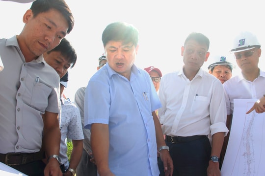 Đẩy nhanh tiến độ các dự án trên tinh thần "có mặt bằng tới đâu, thi công tới đó"