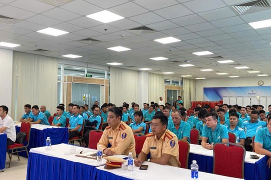 Cảnh sát giao thông Đà Nẵng triển khai mô hình “3 không, 4 phải” cho tài xế taxi