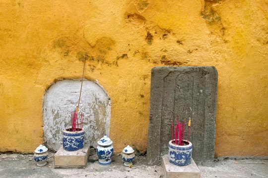 Bia đá trấn yểm ở Hội An