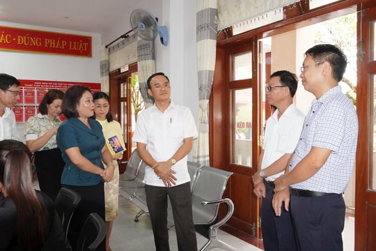 Đoàn công tác Thành ủy Đà Nẵng nắm bắt tình hình hoạt động của Trung tâm phục vụ hành chính công xã Tiên Phước