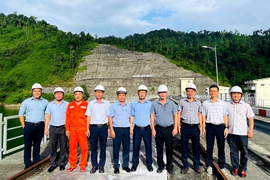 Tổng Công ty Phát điện 2 làm việc với Công ty Thủy điện Sông Bung