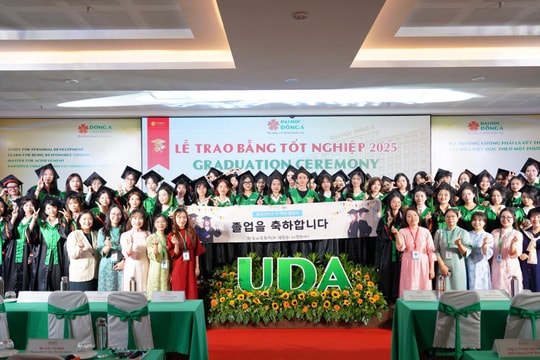 Đại học Đông Á tổ chức lễ trao bằng tốt nghiệp cho gần 2.500 sinh viên