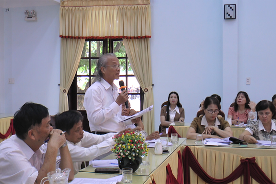 Cán bộ hưu trí xã Thăng Bình góp ý văn kiện đại hội Đảng