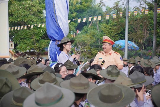 Tuyên truyền pháp luật về trật tự an toàn giao thông cho 425 trại sinh