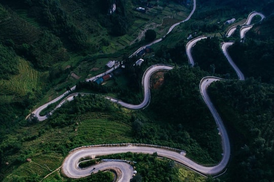 Du Lịch Hà Giang 3 ngày 2 đêm: Chinh phục Cột mốc số 0, lạc vào Vương quốc H'Mông và tỉnh giấc giữa ngàn mây