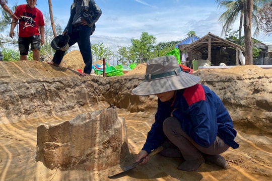 Sa Huỳnh giàu có dưới lòng đất Lạc Câu