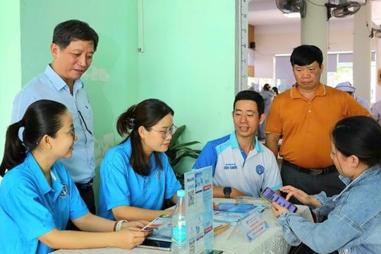 Mở rộng diện tham gia bảo hiểm xã hội bắt buộc: Giải pháp lấp đầy khoảng trống an sinh