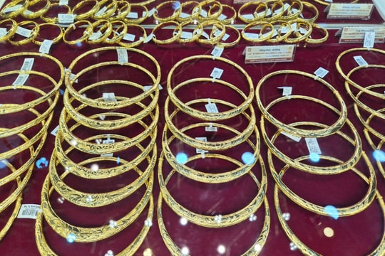 Dự báo giá vàng ngày mai 15/7/2025: Biến động bất ngờ bởi cuộc nói chuyện giữa 2 Tổng thống