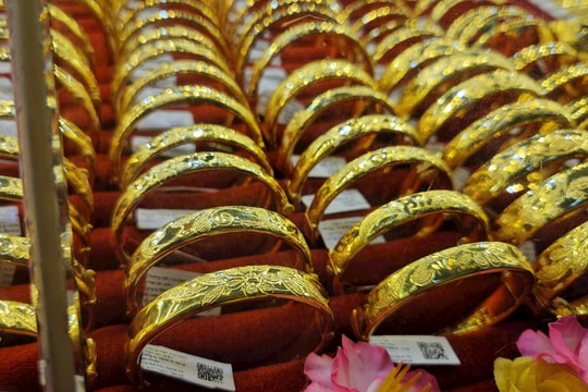 Giá vàng chiều nay 14/7/2025: Khoảng cách giá vàng thu hẹp, chuẩn bị cho cơn sóng mới