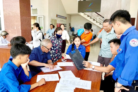 Sinh viên công nghệ thông tin hỗ trợ vận hành chính quyền 2 cấp