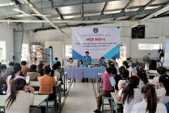 Bảo hiểm xã hội Thăng Bình - Quế Sơn đối thoại với công nhân may mặc