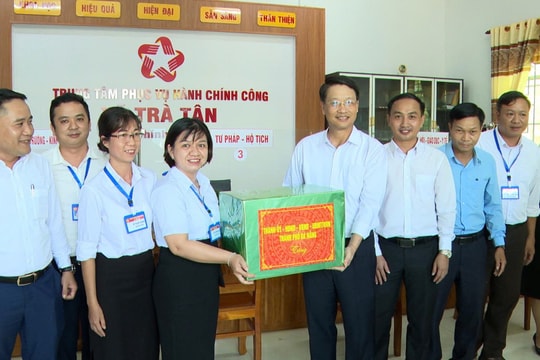 Phó Bí thư Thành ủy Ngô Xuân Thắng làm việc với Ban Thường vụ Đảng ủy xã Trà Tân