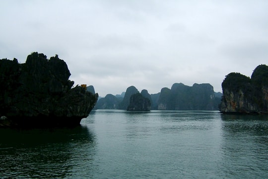 Không chỉ có những vách đá hùng vĩ - rừng xanh mát - không khí trong lành, đến Cát Bà phải thử ngay những điều này!