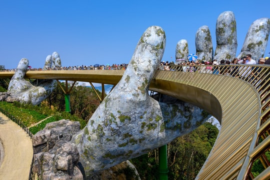 Không chỉ có cầu Rồng lung linh - Bà Nà Hills huyền ảo - di sản văn hóa UNESCO, đến Đà Nẵng bạn nhất định phải thử những điều này để chuyến đi trọn vẹn!